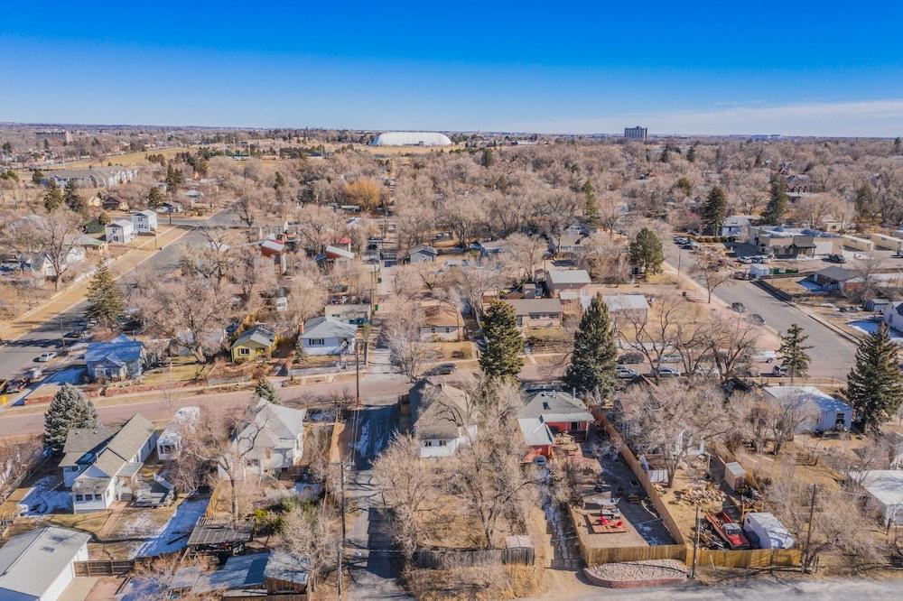 3BR MTN Viewsdowntownnext to Lake, Parks, More Aerial View