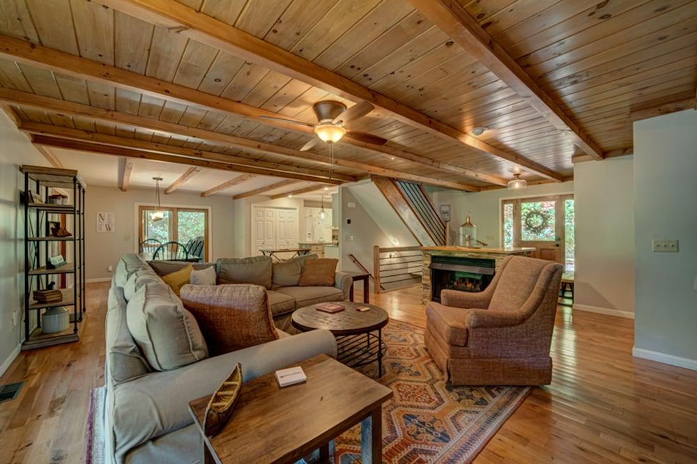 Toccoa Lookout Cottage by Escape to Blue Ridge Interior