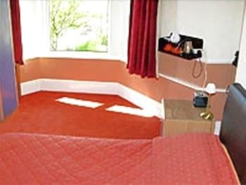 Adelphi Guestroom