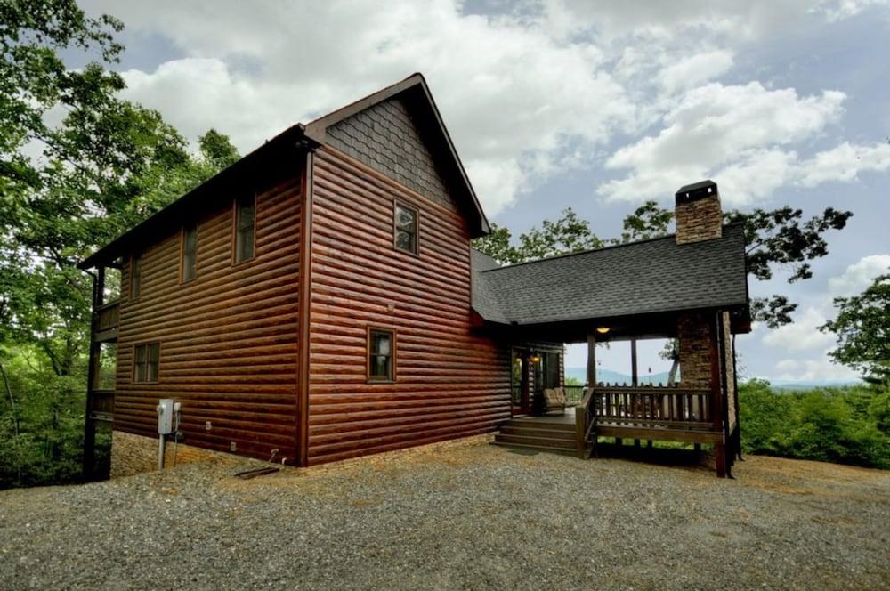 Treasure In The Trees Exterior
