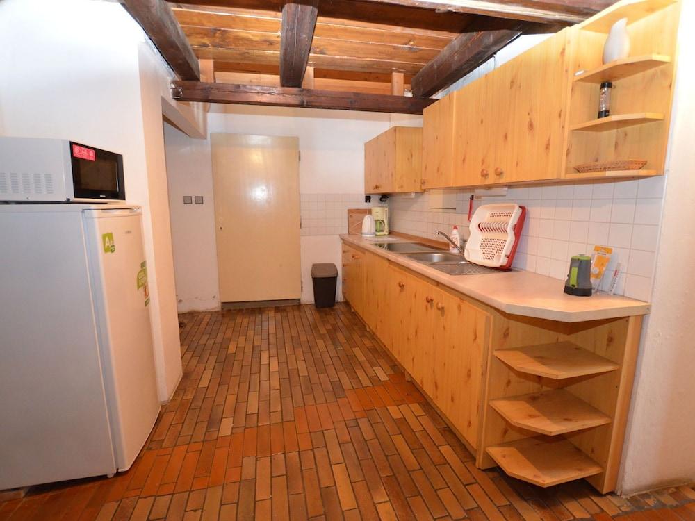 Authentic Log Cabin With Fireplace, Only 300m to the Ski Slope, Unobstructed View