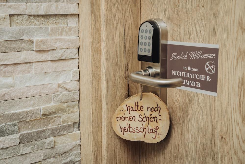 هوتل آند ريستورانت هسيشر هوف تفاصيل الفندق من الداخل