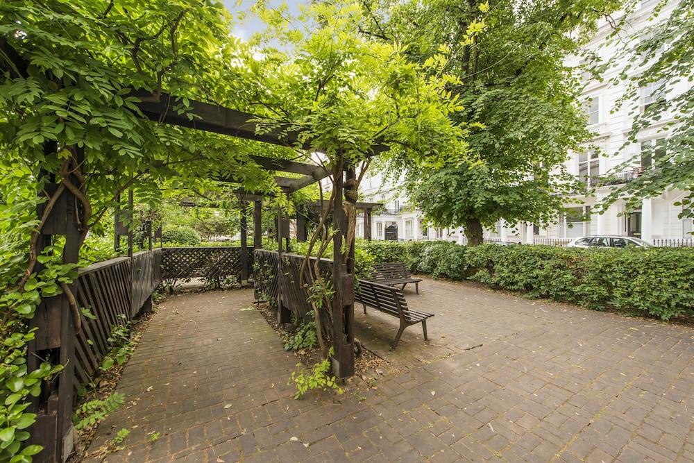 إمبيريال إكس المنطقة الخارجية