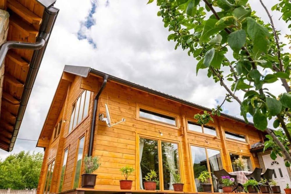 Immaculate 4-bed Cottage in Kolasin / Montenegro Exterior