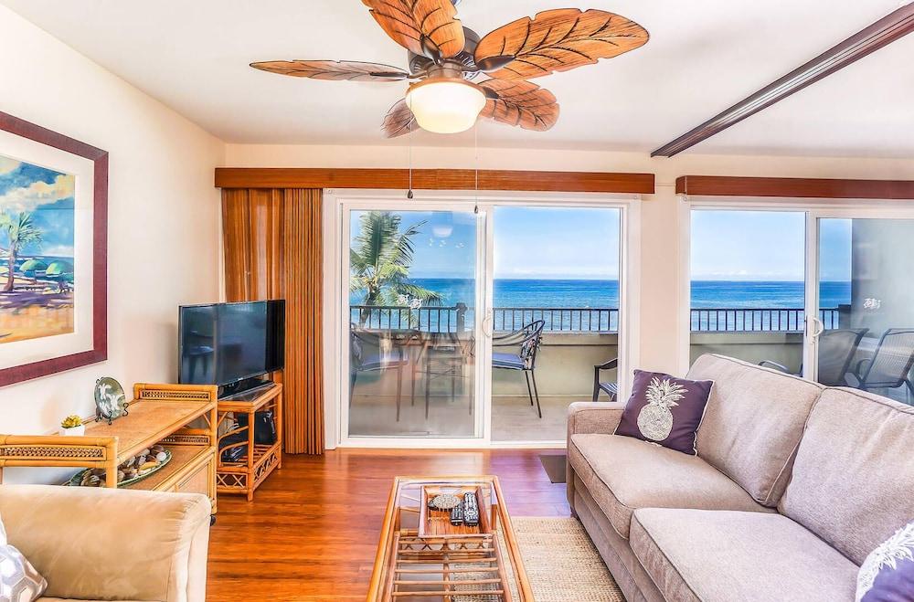 Banyan Tree Condo W/ Pool & Ocean Front! Featured Image
