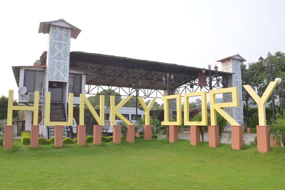 Hunky Dory Resort