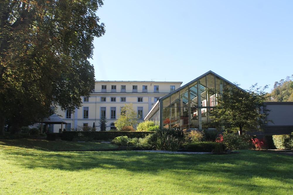Castel de Pont-à-Lesse Hotel
