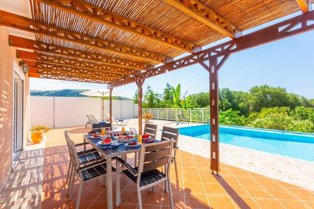Villa Peach Large Private Pool Walk to Beach Sea Views A C Wifi Car Not Required - 2181 Room