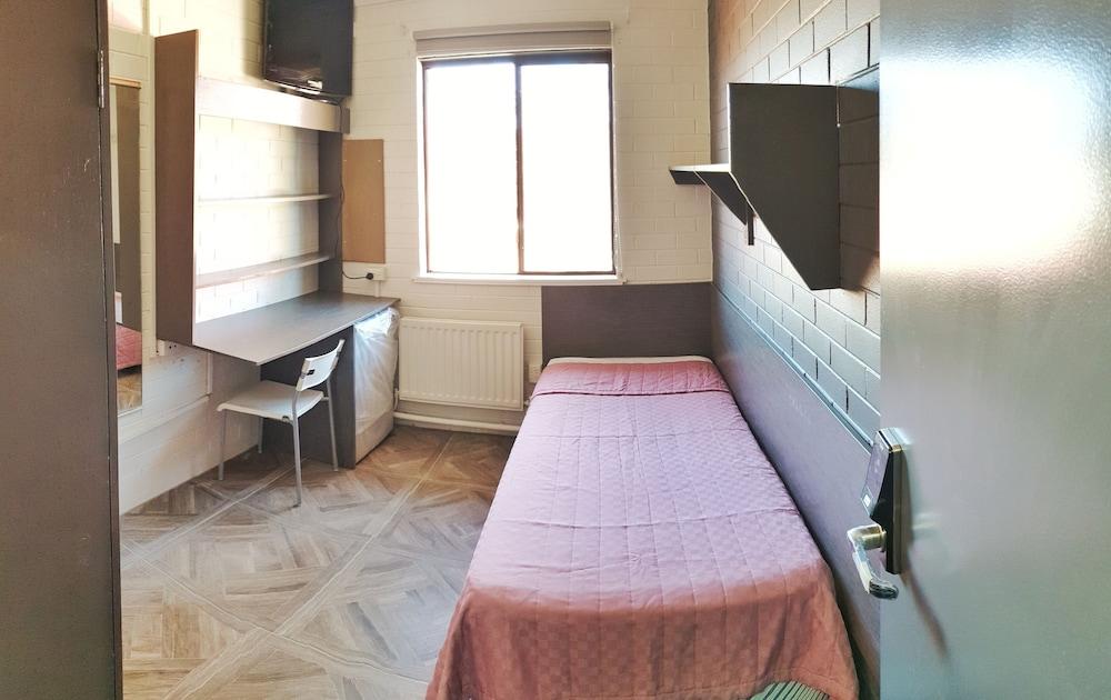 Seranin Bathurst Room