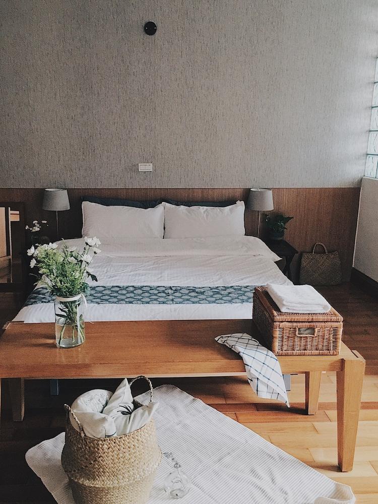 Lin's Inn Room