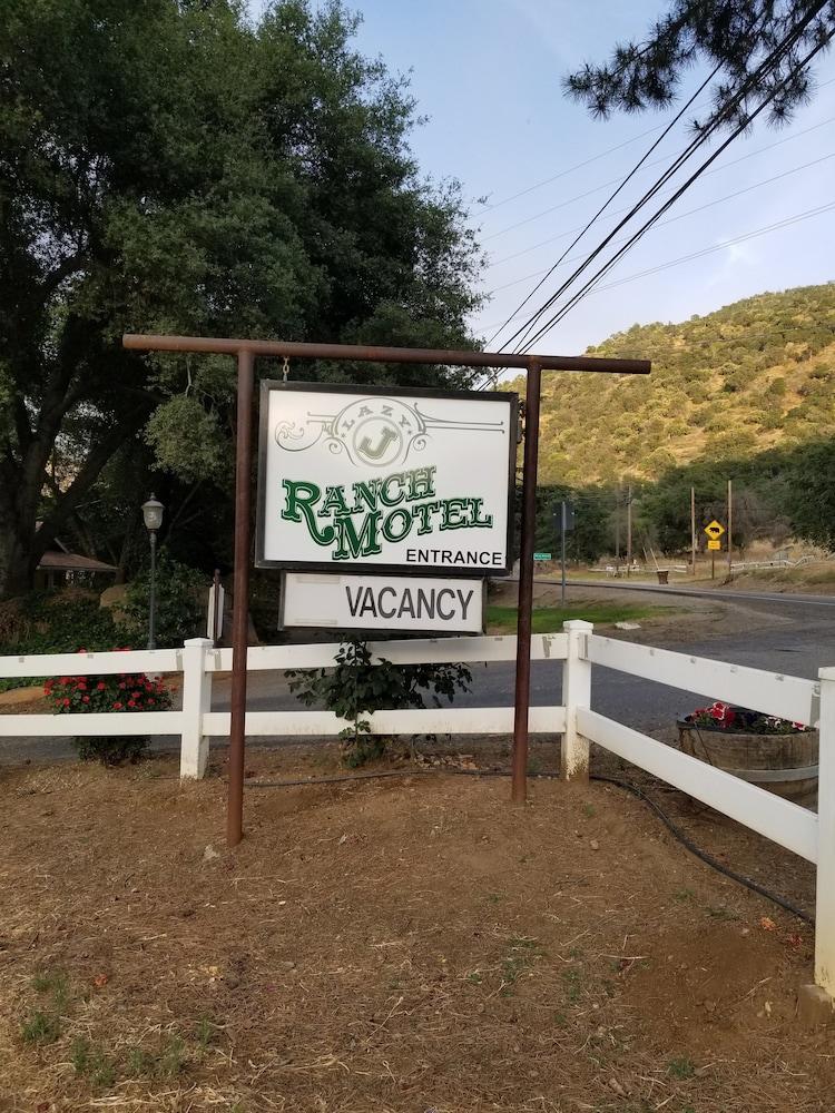 Lazy J Ranch Motel Exterior