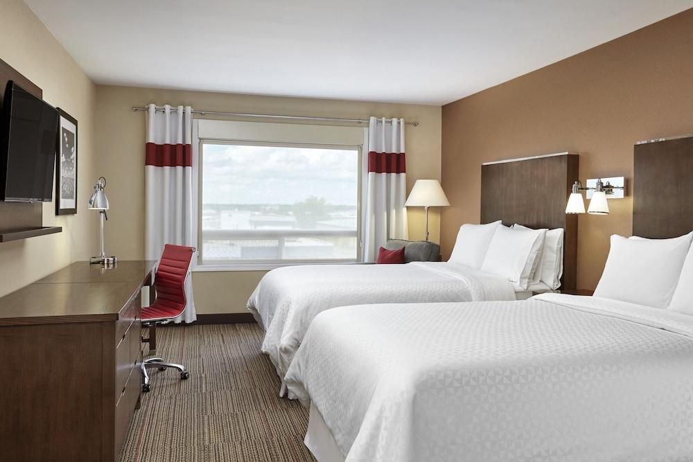 Four Points By Sheraton Regina Room