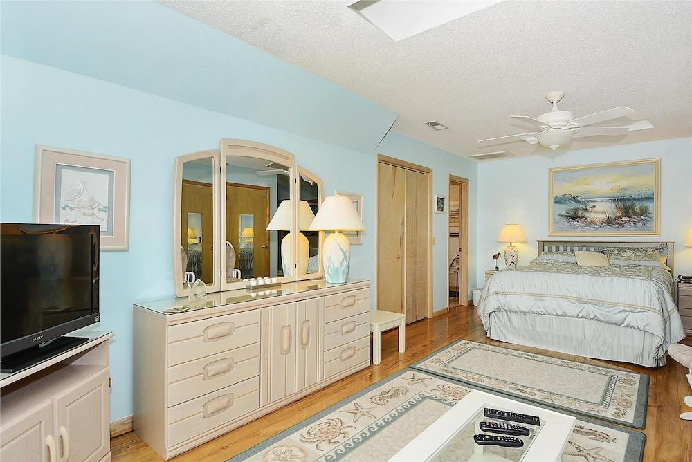 Heron Haven 206 Second Street by Long & Foster Room