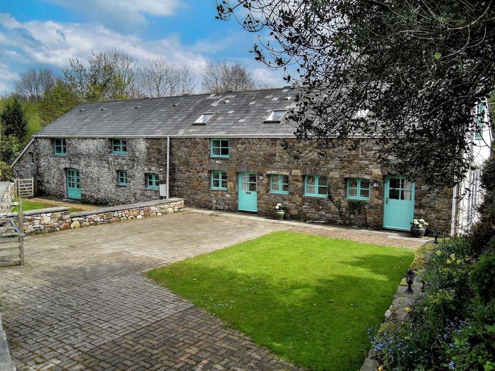 كوزي هوليداي هوم إن ي سترادجينليس ويذ جاردن