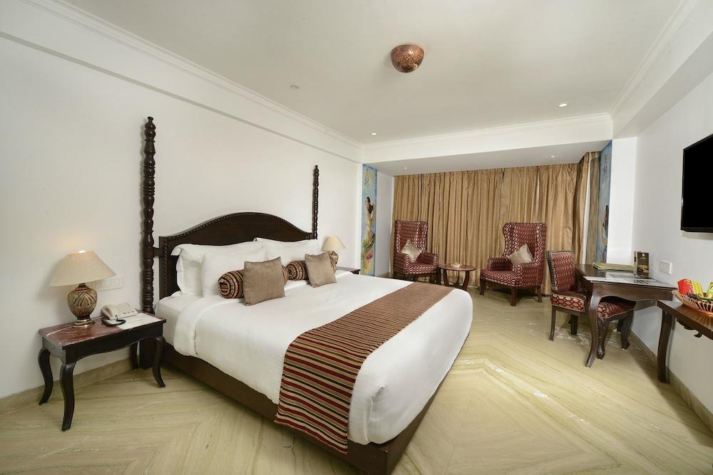 EllBee Ganga View Room