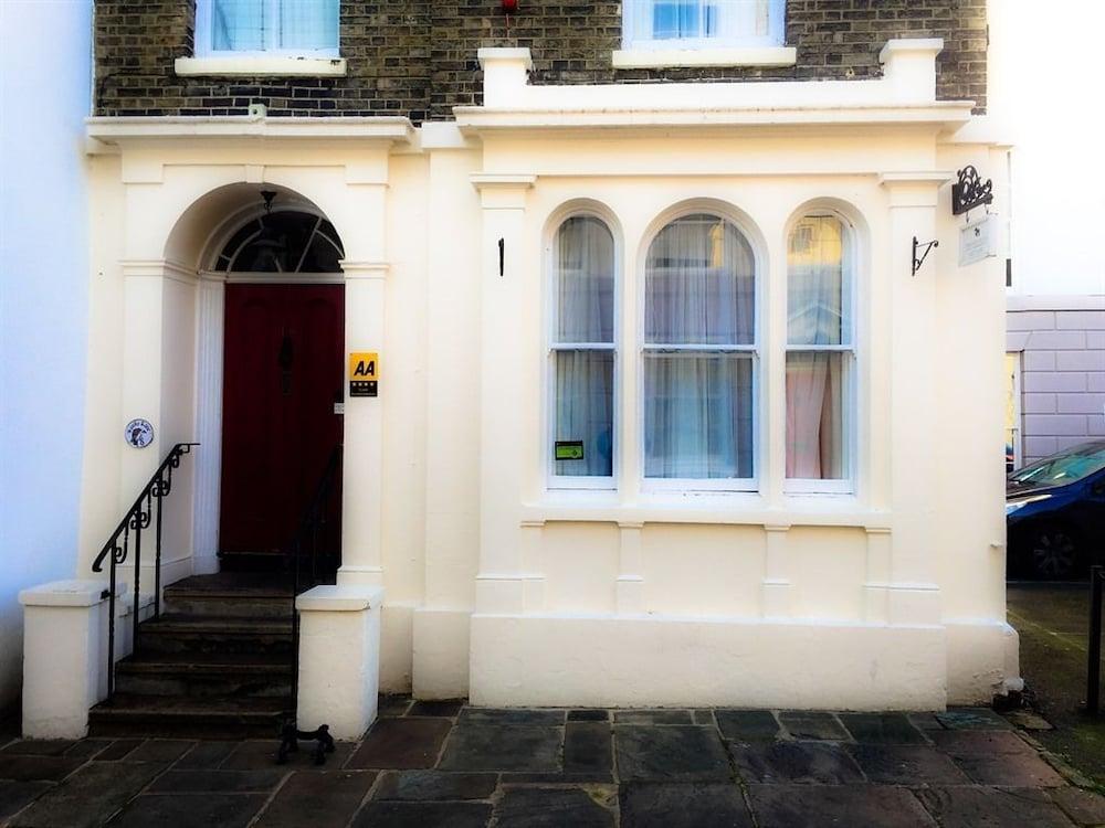 بيريجرين هاوس