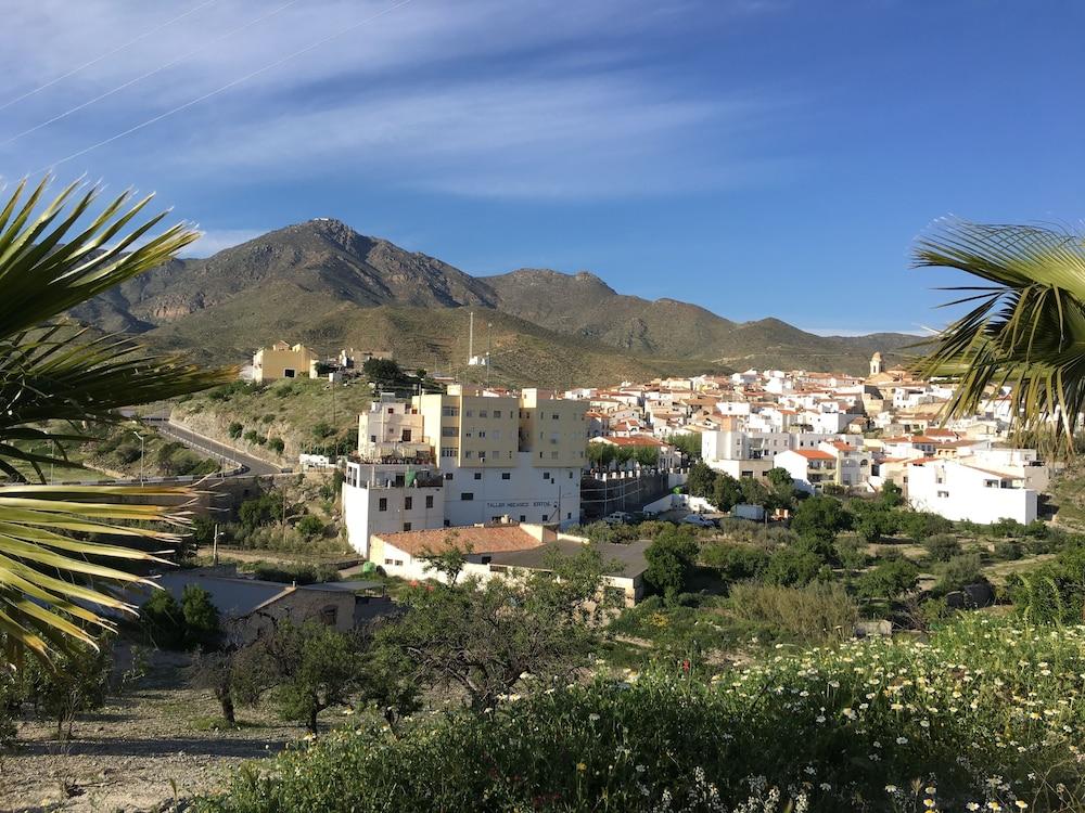 Hostal La Escapada Featured Image