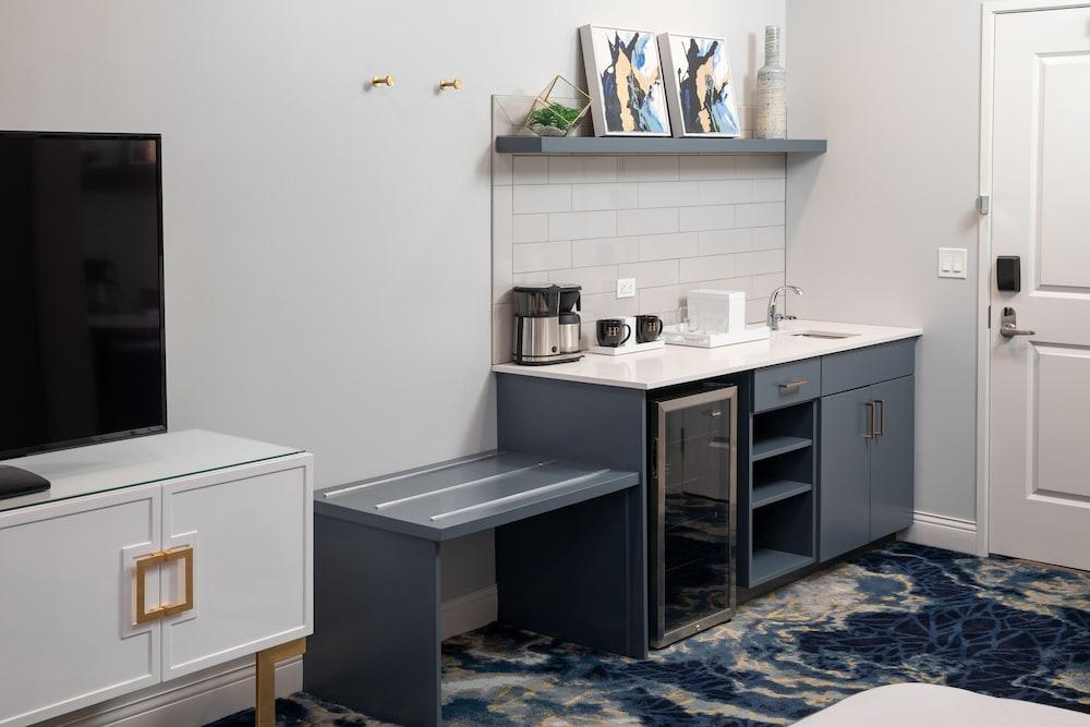 Hotel On Phillips Room