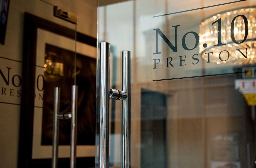 نمبر 10 بريستون