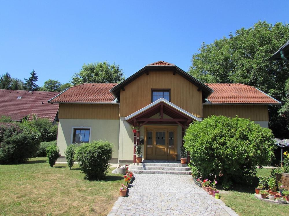 جاستهاوس باربارا