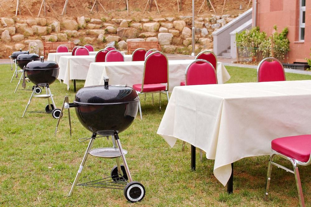 Mungyeong Saejae Resort BBQ/Picnic Area