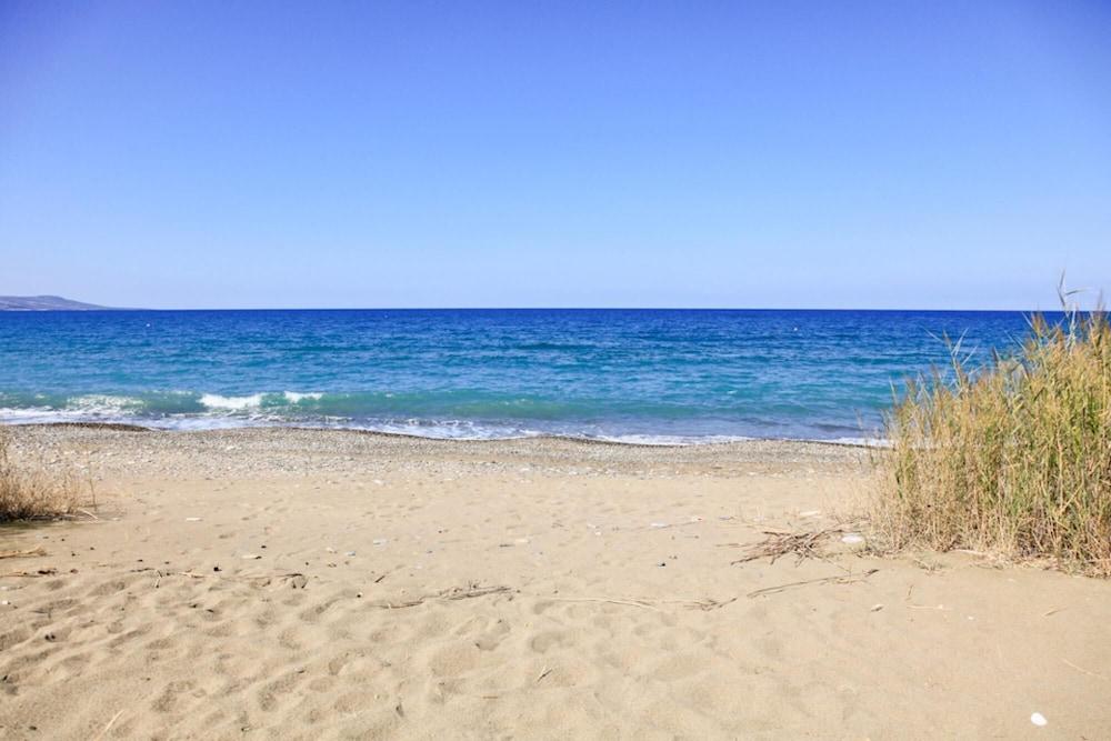 Villa Peach Large Private Pool Walk to Beach Sea Views A C Wifi Car Not Required - 2181 Room