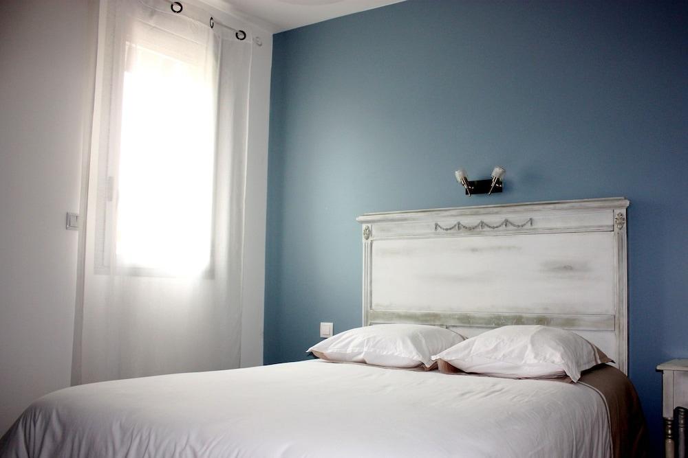 Hôtel le Midi Room