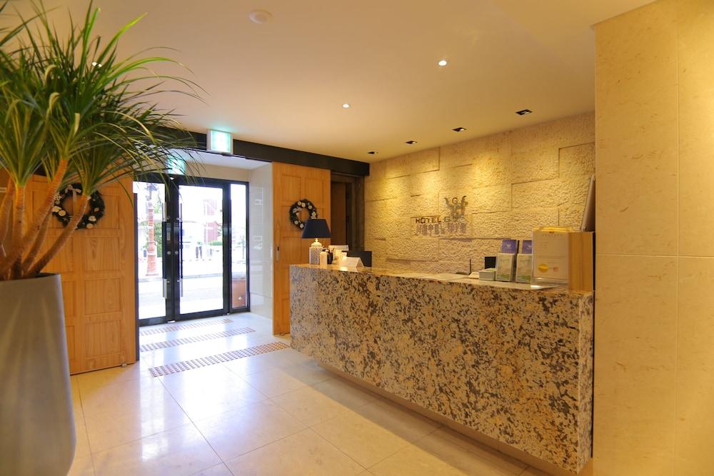Hotel Gite Reception