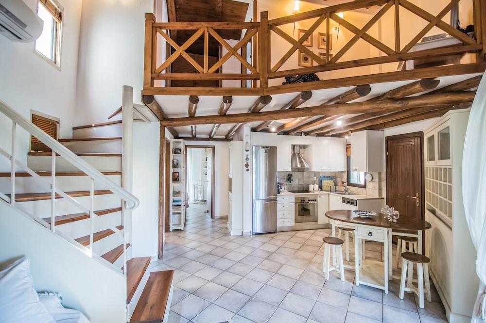 كاليبسو باي هالو! ساني فيلاس الصورة الأساسية