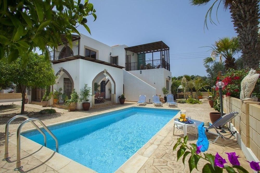 Protaras Villa Euphoria Outdoor Pool