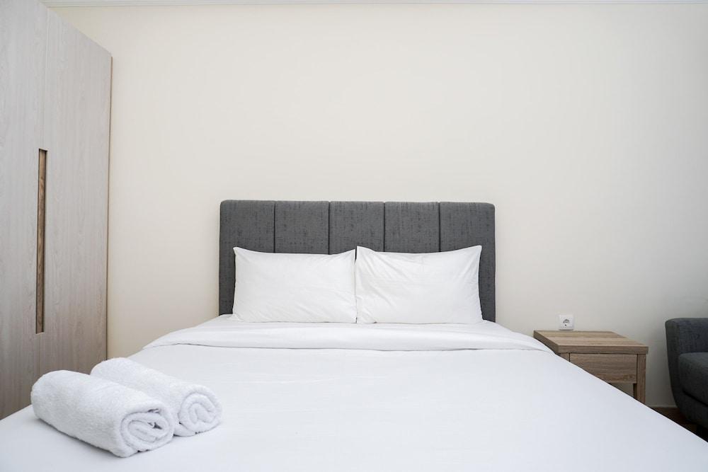 Trendy Studio at Menteng Park Apartment Room