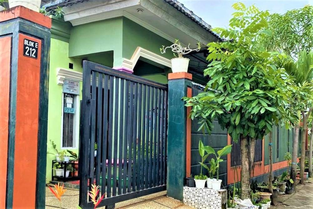 Buntusu Guest House Exterior