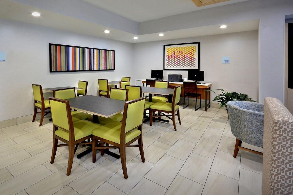 Holiday Inn Express Durham by IHG Exterior