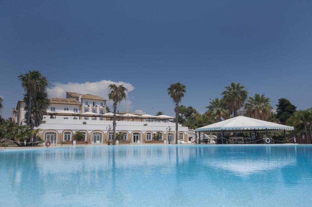 آي إتش هوتلز أجريجينتو كاوس ريزورت