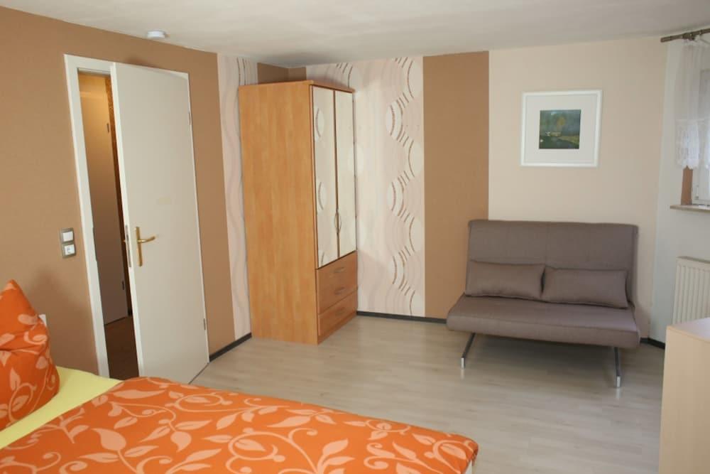 Logis Am Park Room