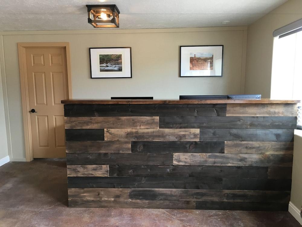 Mountain Ridge Cabins and Lodging Lobby