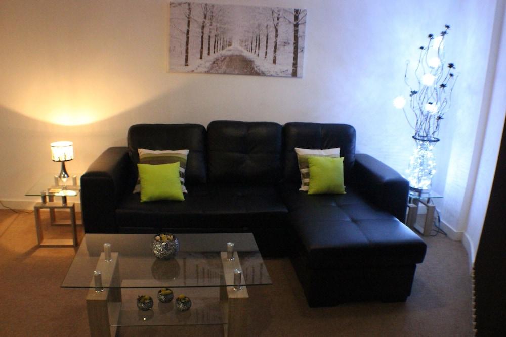 مارينا ووتر فيو أبارتمنت منطقة المعيشة