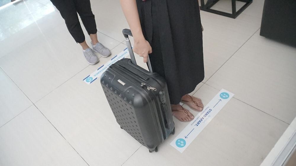 ريد دورز نير هارتونو مول  3 داخلي