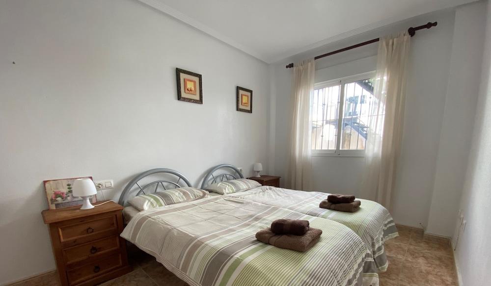 La Cinuelica R3 1st flr apt Overlooking Pool L149 Room