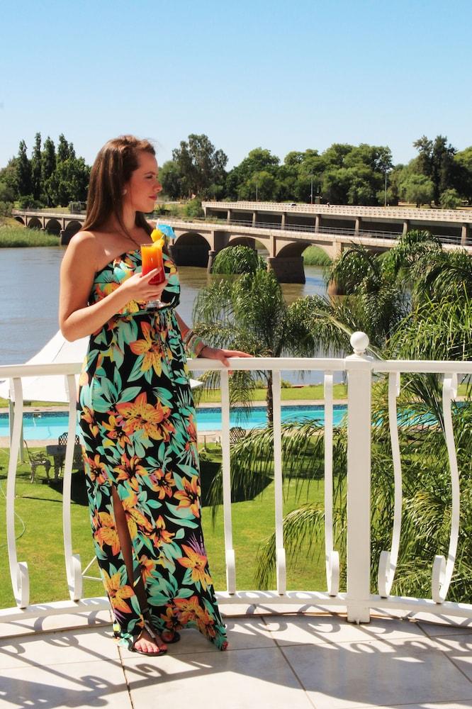 Belurana Collection River Manor