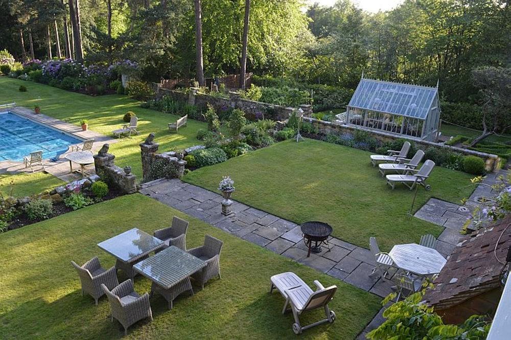 فيرستو بد آند بريكفاست