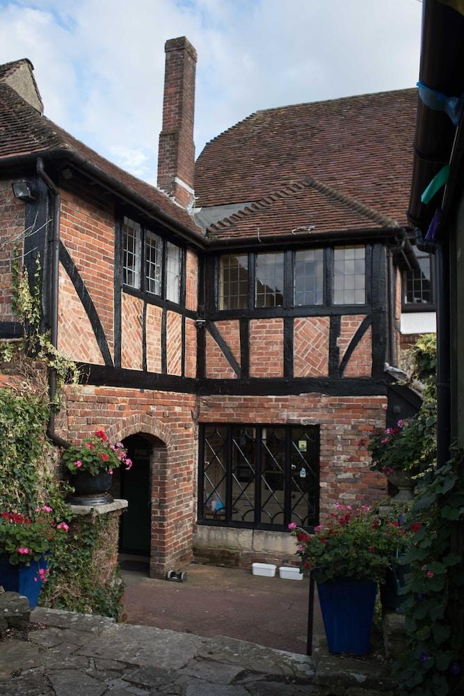 فيليدج هاوس كوتشينج إن المنطقة الخارجية