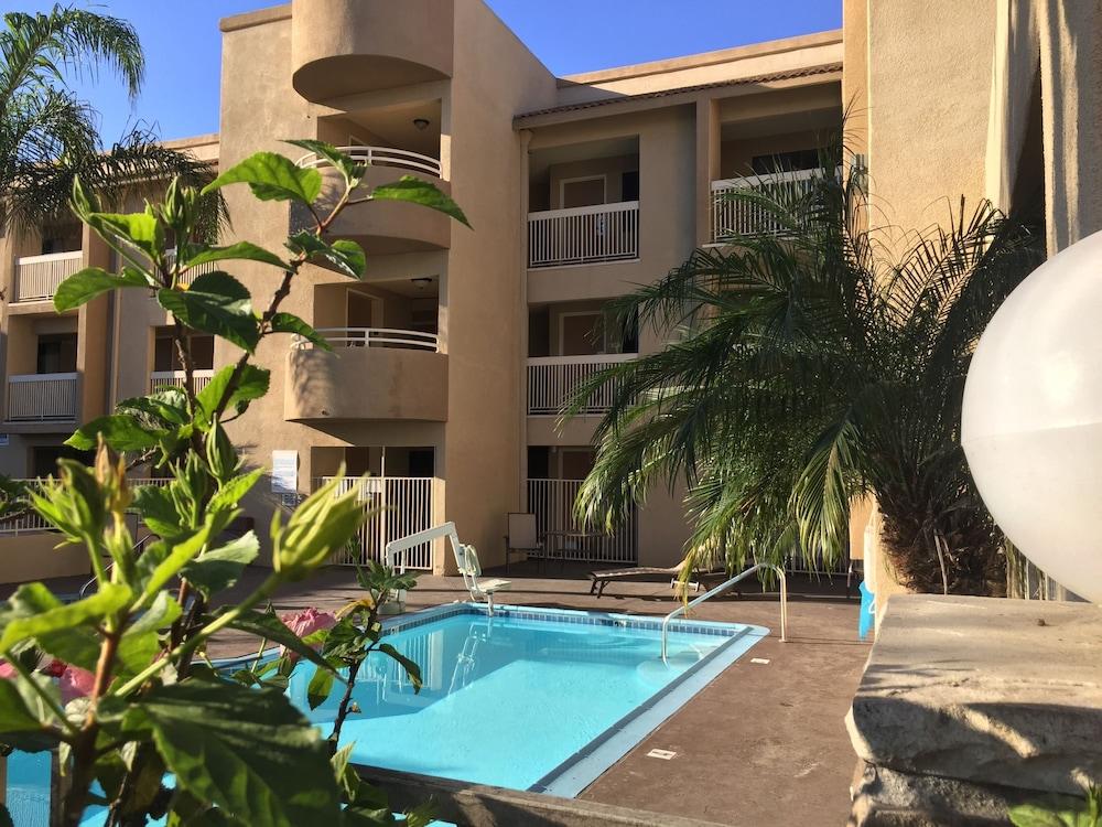 تشولا فيستا إن