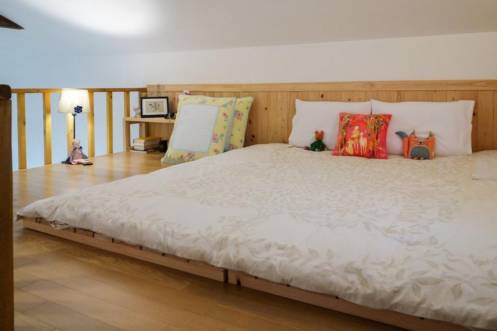 Romantopia Room