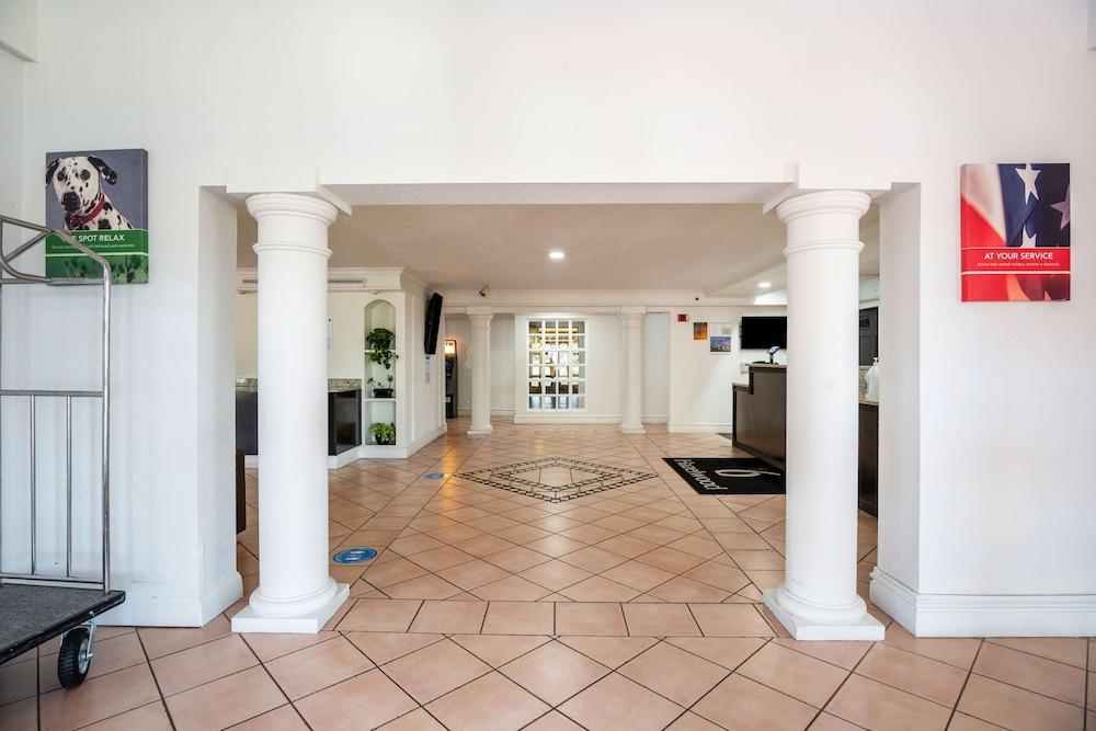 موتل 6 هيزلوود، ميسوري الردهة