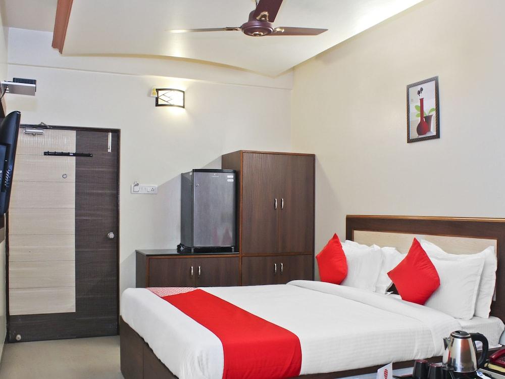 OYO 22792 Hotel Jayratna