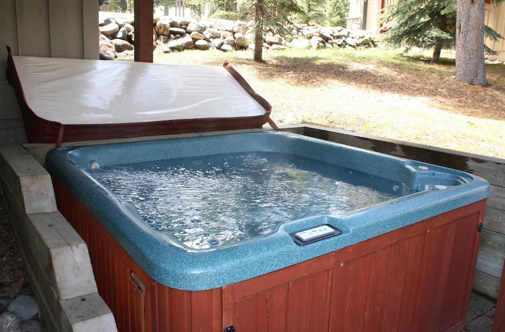 White Wolf 890 By Peak Property Management Spa