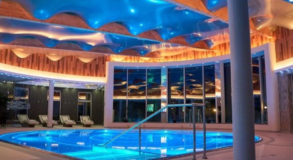 هوتل ويلنيس ميديكال سبا يونيترال حمام سباحة مغطى