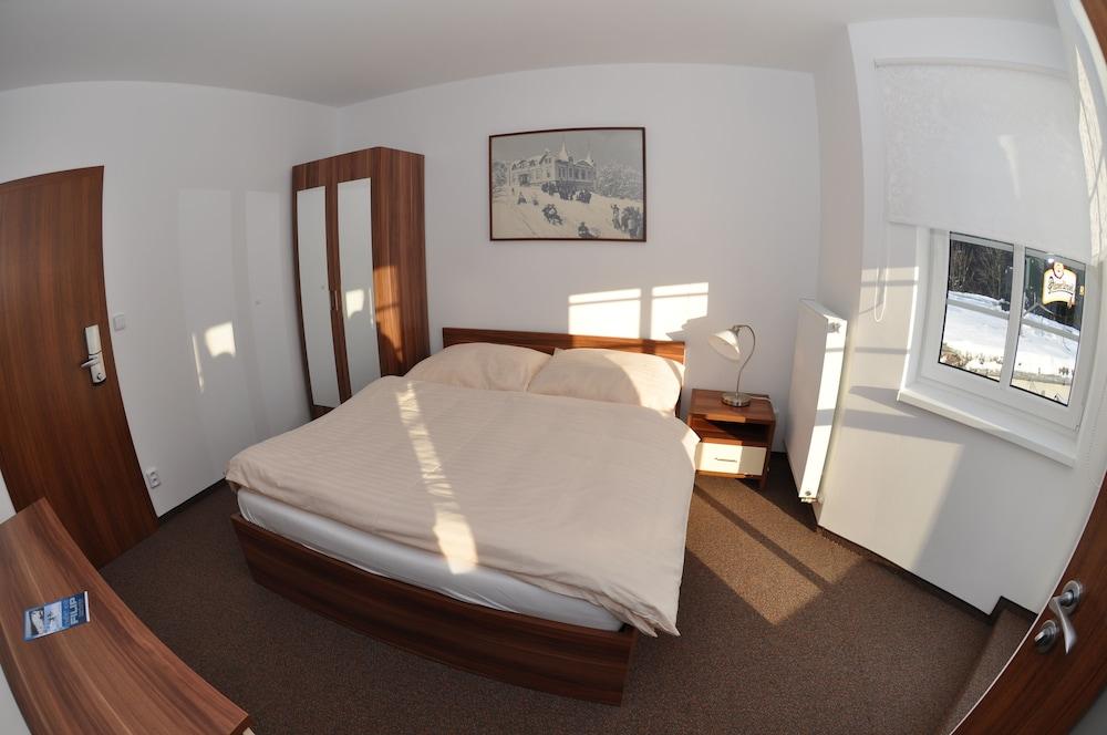 بارك هوتل سمارزوفكا أخرى