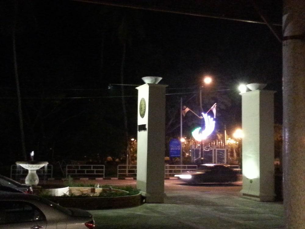 إيجل باي يهوتل تفاصيل الفندق من الخارج